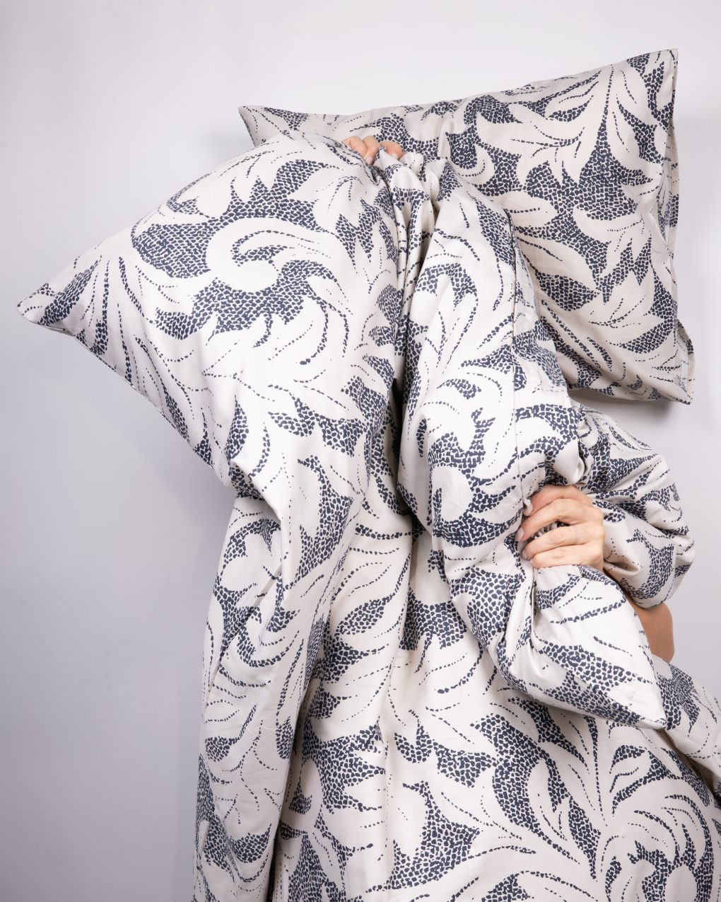 Mustriga Voodipesukomplekt Jäälilled