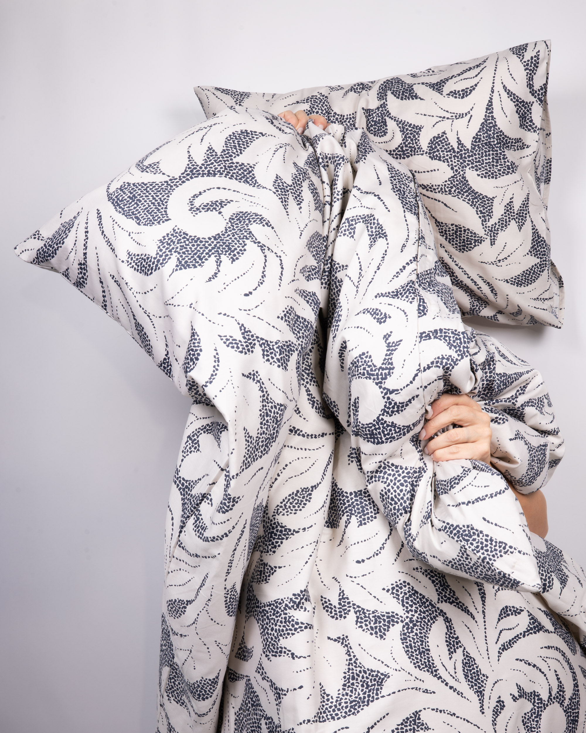 Mustriga Voodipesukomplekt Jäälilled