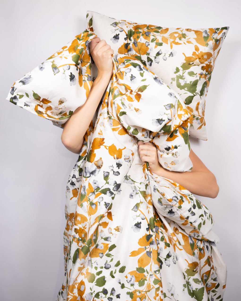 Mustriga Voodipesukomplekt Sügislehed