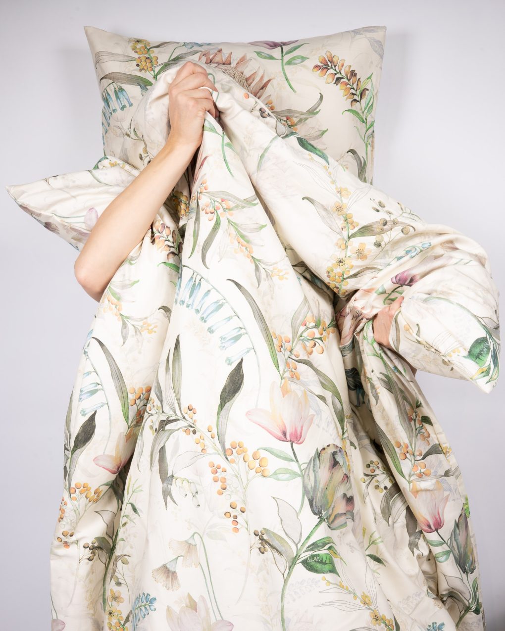 Mustriga Voodipesukomplekt Suvelilled